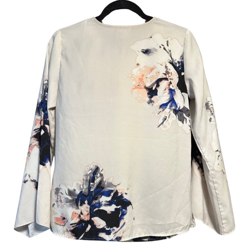 SOLD Vince Camuto White Blouse in size XS Long Sleeve - Picture 11 of 12